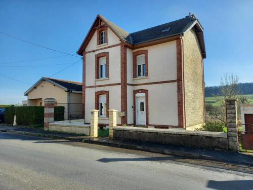 Nouvion-sur-Meuse Maison | La locomotive by La BB12087