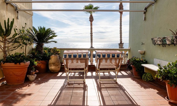 Riva Ligure Maison | La Loggia sul mare by Interhome