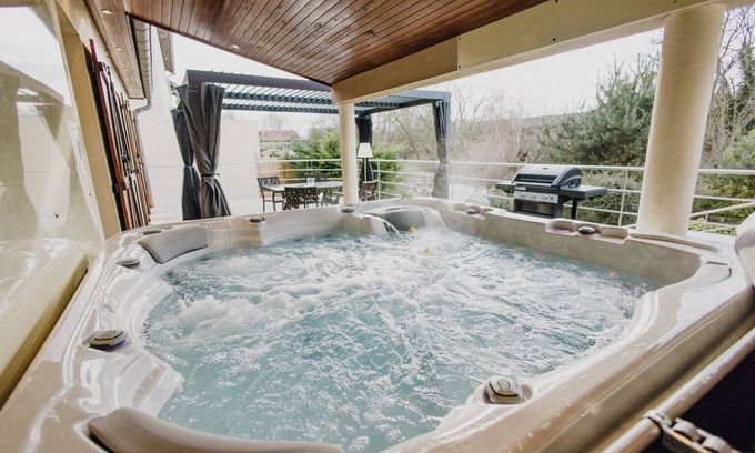 Lupcourt Maison | "La Loupiote - Gîte éclairé" Maison de village proche Nancy avec grand jacuzzi !