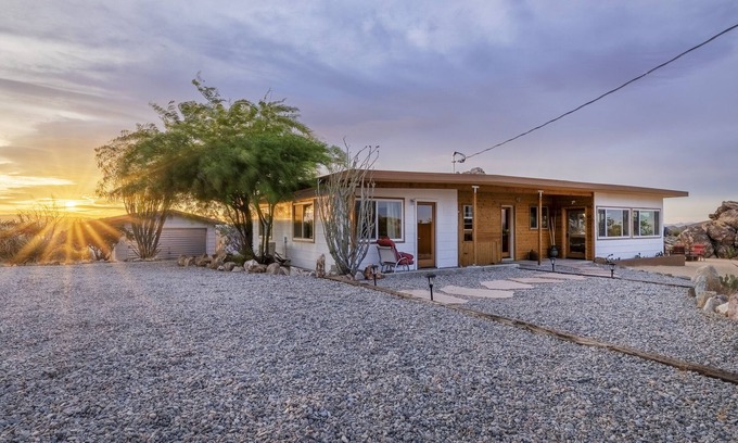 Panorama Heights Maison | 🌵La Luna Azul - A Private Home in the Boulders w/ Hot Tub, Fire Pit and BBQ🌵