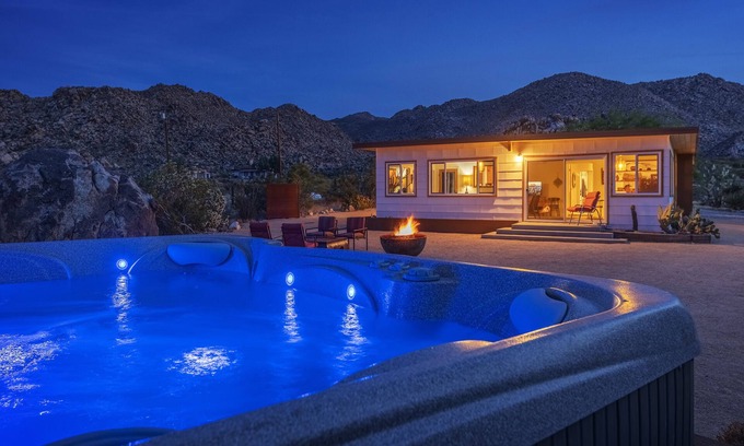 Panorama Heights Maison | 🌵La Luna Azul - A Private Home in the Boulders w/Hot Tub, Fire Pit and BBQ🌵