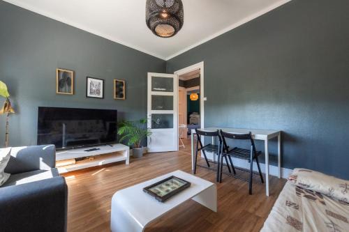 Grigny Appartement | La LYONNAISE - Climatisation - Proche Lyon et commodités, Transports, Tout équipé
