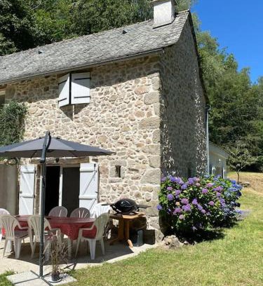 Golinhac Maison | La Maïoun, entourée de la forêt au calme