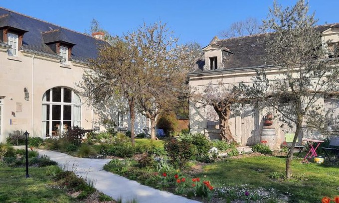 Savigny-en-Veron Maison | La Magnanerie