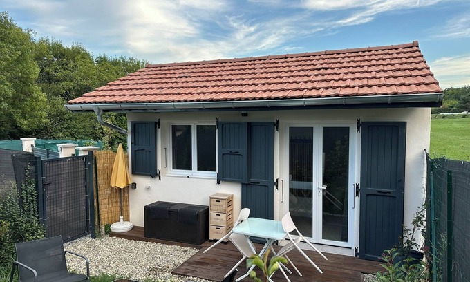 Saint-Vincent-de-Mercuze Appartement | La Maisonnette and its garden in Chartreuse