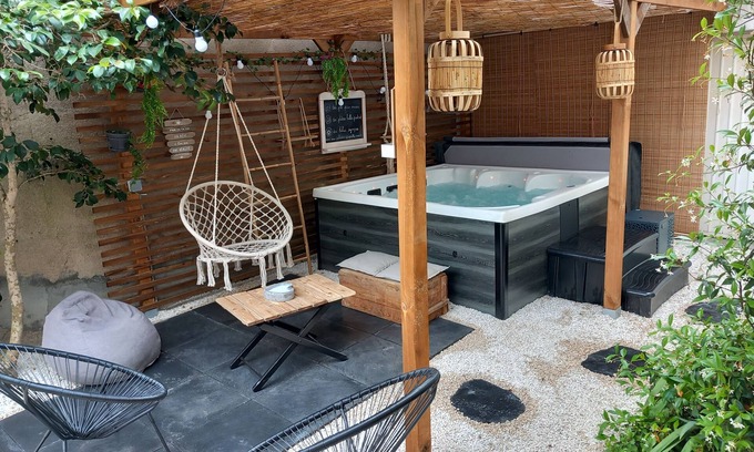 Villerest Maison | La Maison au Camélia - SPA