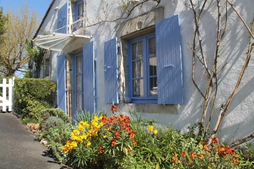 Saint-Gelais Maison | LA MAISON BLEUE