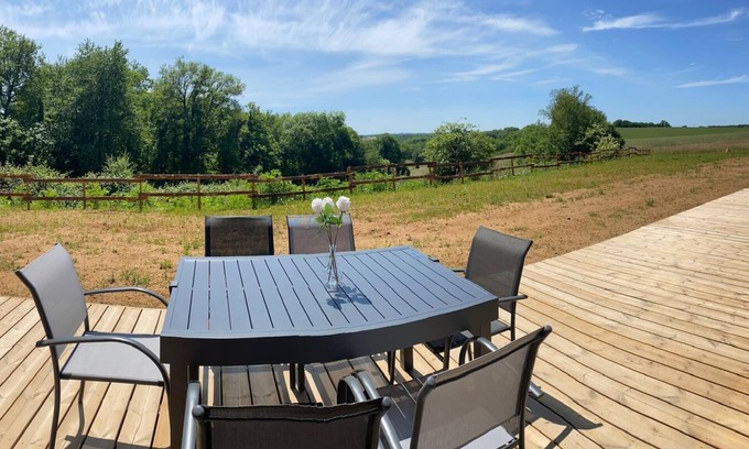 Saint-Avit-Senieur Maison | La maison dans la prairie fleurie space and calm