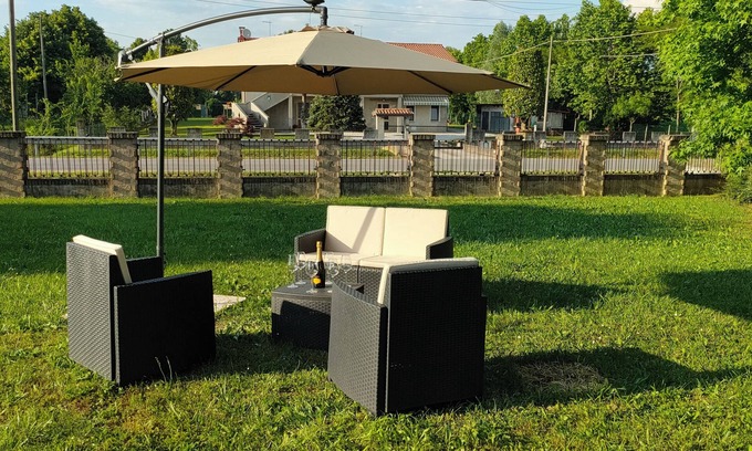 Santa Maria di Sala Appartement | La maison de Claire Grand appartement situé dans un beau jardin