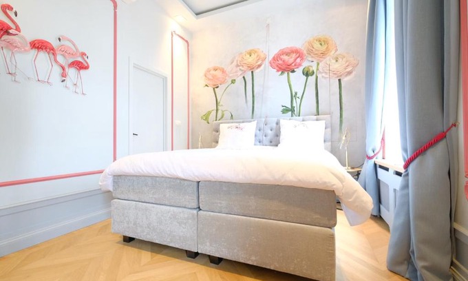 Mons Maison | La Maison de la Duchesse de la Vallière - Chambre Rosaline - Parking privé gratuit
