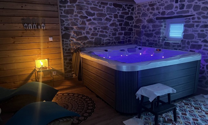 Kerlouan Maison | La Maison De Marraine jacuzzi intérieur