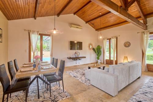 Casteljaloux Maison | La Maison des Pins - climatisée avec piscine