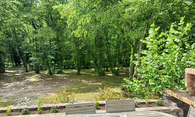 Plaimpied-Givaudins Maison | La maison du bois, 10 minutes de l'A71, 10 minutes de Bourges