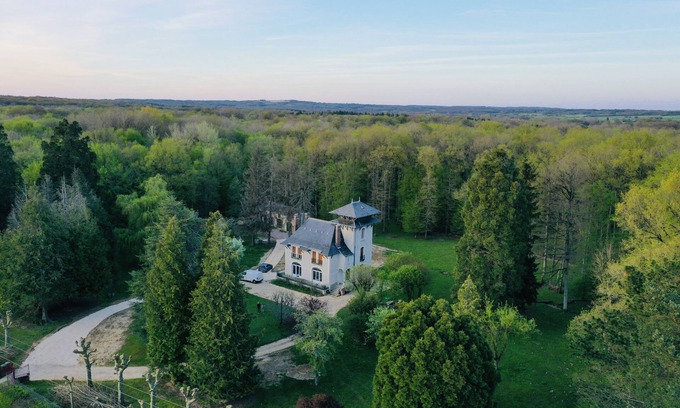 Saint-Sauveur-en-Puisaye Maison | La maison Maroc, une maison nichée dans un parc de 2 hectares
