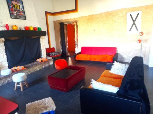 Sarrant Maison | La Maison Pop-70's-Spot Nature-B&B