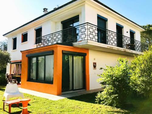 Romans-sur-Isere Appartement | La Maison Pop Appartement meublé indépendant avec jardin