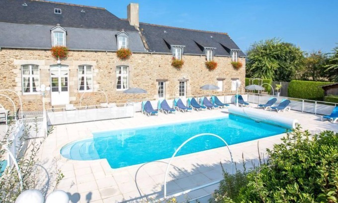 Saint-Jouan-des-Guerets Appartement | La Malouinière des Longchamps by Interhome