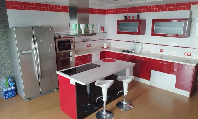 Madrigueras Maison | LA MANCHEGUITA DE MADRIGUERAS 5 DORMITORIOS DOBLES CHALET CON PISCINA, BARBACOA Y SALA DE JUEGOS ideal familias 11 personas