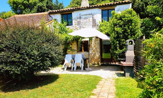 Saint-Just-Luzac Maison | La Mangeoire 2 bedroom gite
