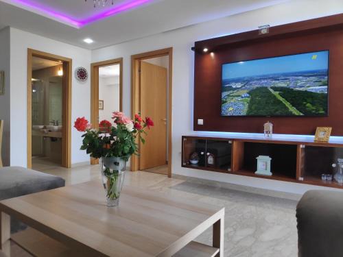 Bab al-Bahr Appartement | La Marina Luxury Apartment Fully Furnished Free WiFi, High Standard Residence, Amazing Prime Location Close to Restaurants, Transport, Beach and Bouregreg River