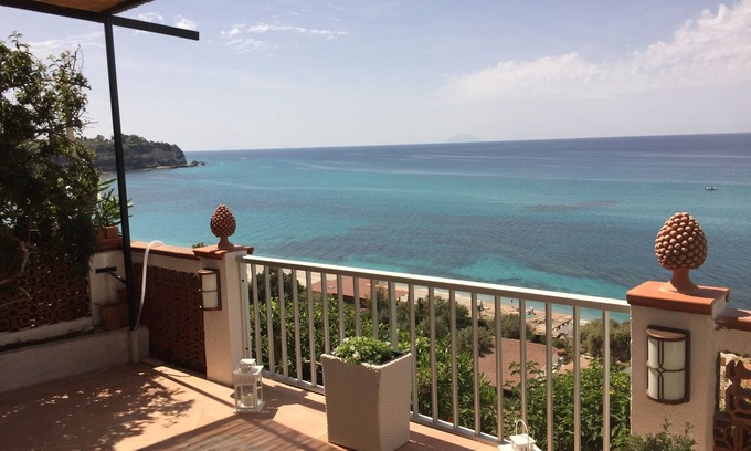 Tropea Appartement | LA MARINETTE PEAK SUR LA MER