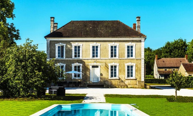 Etais-la-Sauvin Maison | LA MARSEILLAISE 15 PERS PISCINE