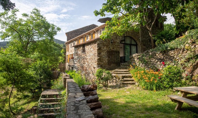 Olargues Maison | La Mazette, les pieds dans l'eau ! Privatisée ! 16 Pers