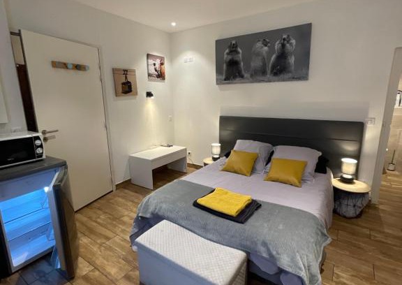 Moutiers Appartement | la Montagnette les marmottes STUDIO maison en travaux de 10h a 17h
