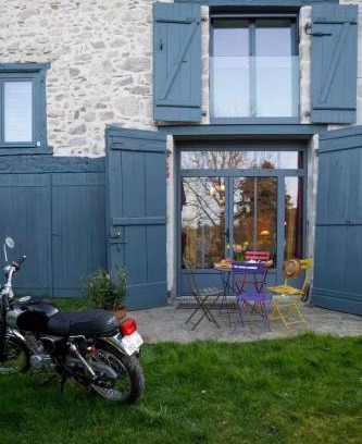 Rilhac-Lastours Maison | La Motte Bleue