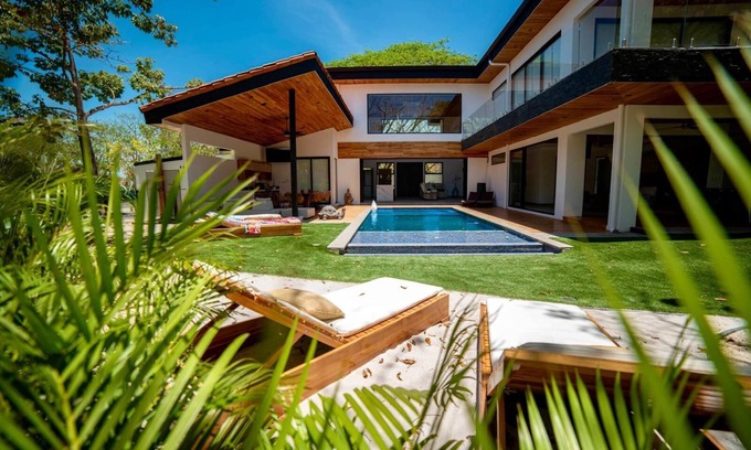 Tamarindo Maison | La Ola Perfecta - Las Golondrinas Hacienda Pinilla