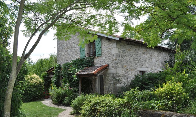 Montpezat-de-Quercy Cottage | Tranquille Maison Rurale + Terrasse Abritée, Jardin Privé, Piscine. 2-6 Pers