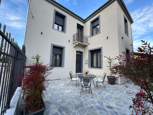 Volos City Centre Maison | La Petite Mansion, next to the city center!