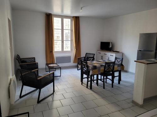 Le Puy-Notre-Dame Appartement | la petite montagne
