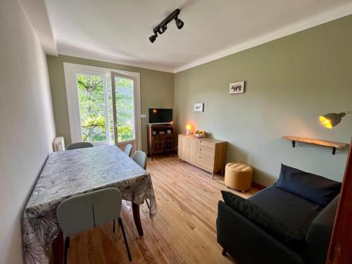 Oust Maison | La Petite Ourse maison de village à Oust