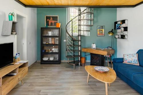 Cadimare Maison | La Posta Di Cadimare - Chill in the Mezzanine Bedroom at a Former Post Office