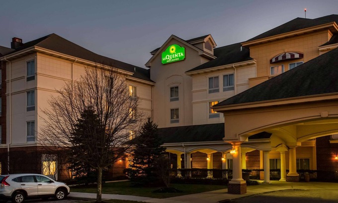 Bohemia Hôtel | La Quinta Inn & Suites by Wyndham Islip - MacArthur Airport