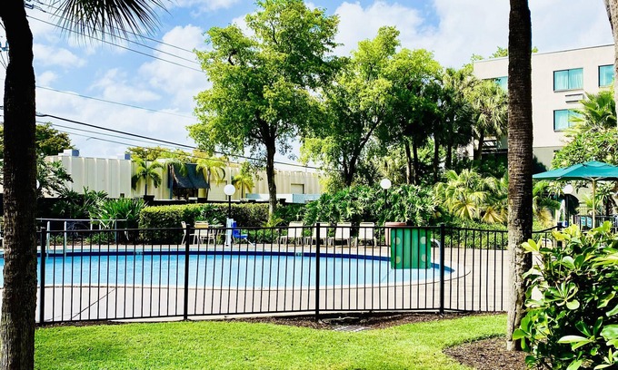 Survey Creek Hôtel | La Quinta Inn & Suites by Wyndham Ft Lauderdale Cypress Cr