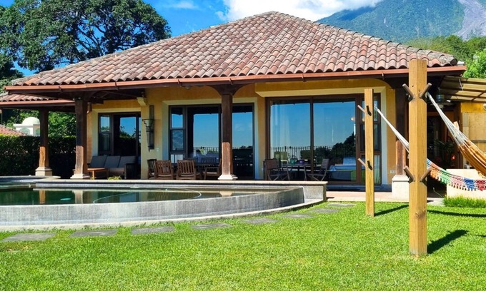 Alotenango Villa | La Reunión est le resort le plus exclusif du Guatemala. La Casa del Volcán