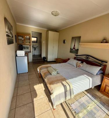 Elias Motsoaledi Maison | La Ronel Guest Farm