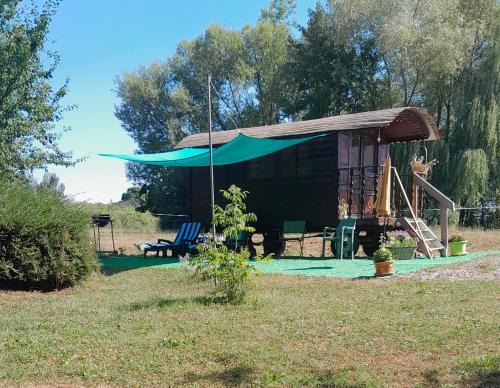 Larnaud Autre | La roulotte au bord de l'étang