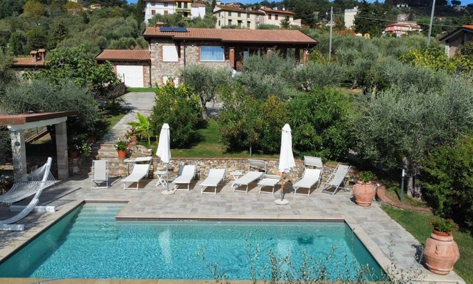 Corsanico Villa | LA SASSAIOLA, Villa avec vue panoramique et piscine