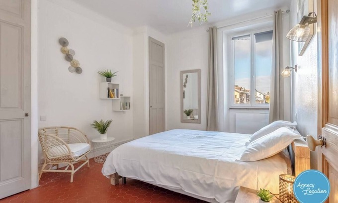 Menthon-Saint-Bernard Appartement | La Savoyarde - Appartement T2 à deux pas du Lac.