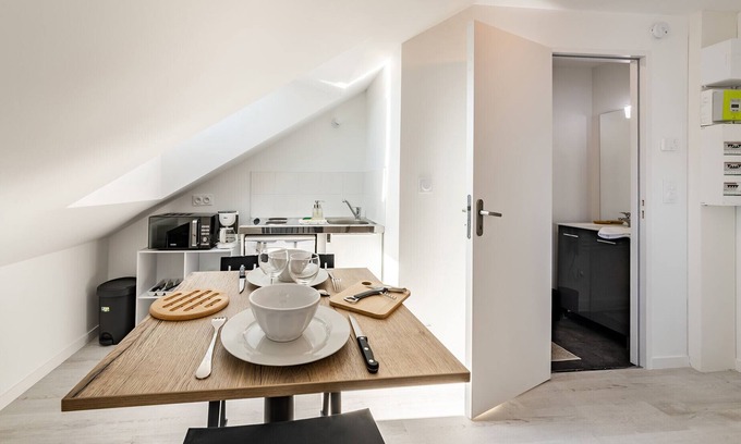 Saint-Serge Appartement | La scène - Wifi - Université