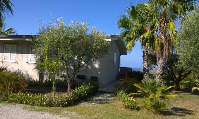 Santa Maria Maison | La scogliera del capo