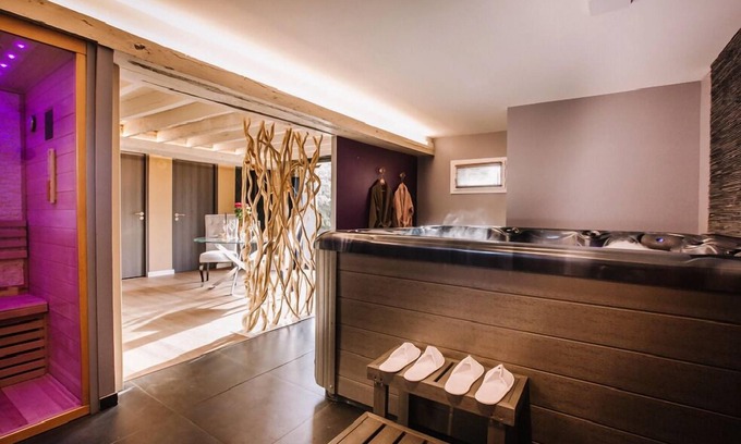 Argentre-du-Plessis Appartement | Love room avec spa et sauna privatif