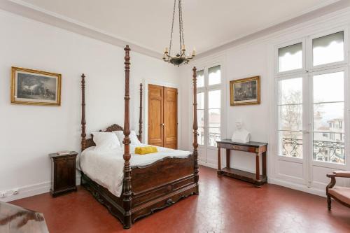 Beziers City Centre Appartement | La Suite Napoléon 75m2 timeless stay