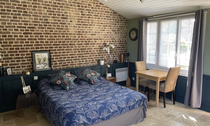Petit-Caux Lit Et Petit-Déjeuner | La Suite Poire de Fisée : Un refuge intime au cœur de l'authenticité normande