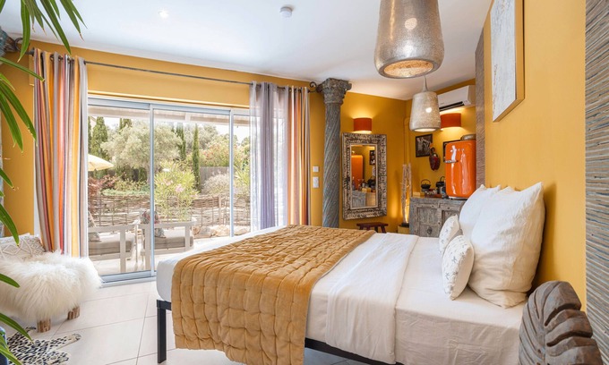 Saint-Nazaire Appartement | 'La Suite' with Shared Pool, Wi-Fi and Air Conditioning