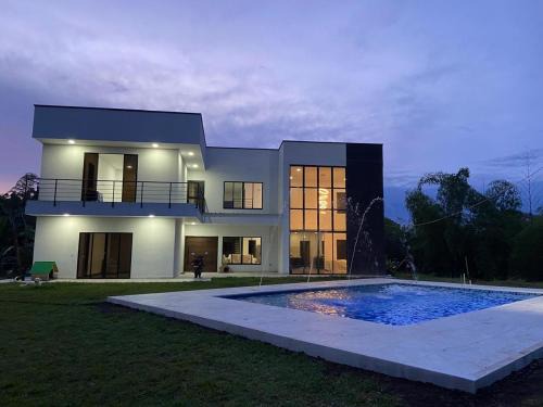 Alcala Chalet De Ski | La Toacana, Casa de Verano, Moderna y Espaciosa