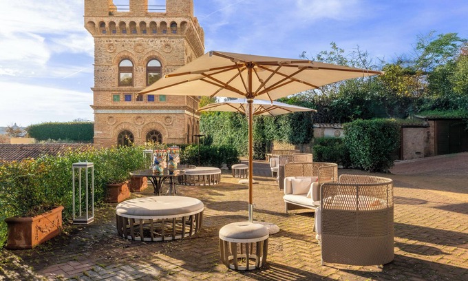 Vatican Appartement | LA TORRE DELLA LUNA with private pool overlooking St. Peter's